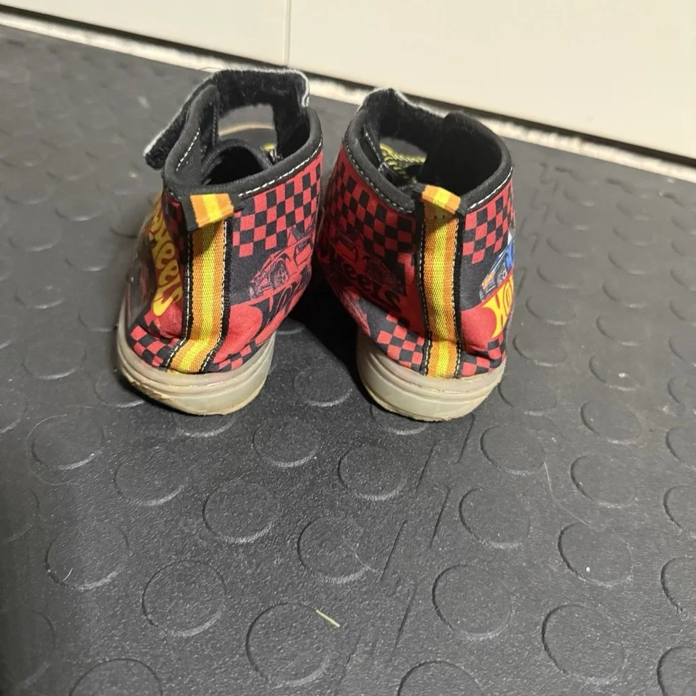 YOUTH SIZE 12 MATTEL HOT WHEELS BOYS LIGHT UP HIGH TOP SHOES Pre owned